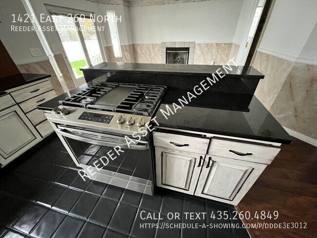 Photo - 1421 E 260 N