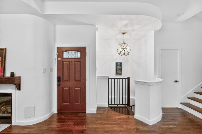 Photo - 2716 Bagby St