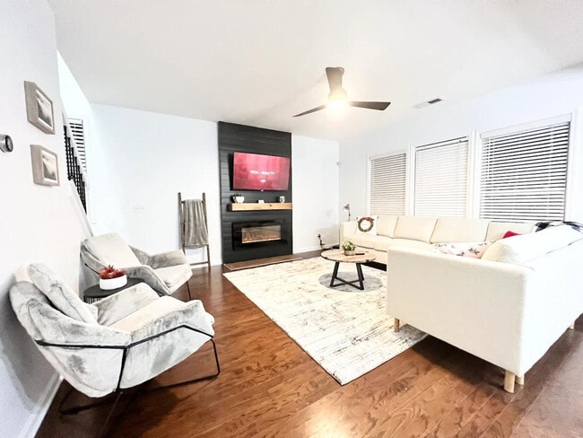 Photo - 6046 Barker Landing NE Unit ID1254396P