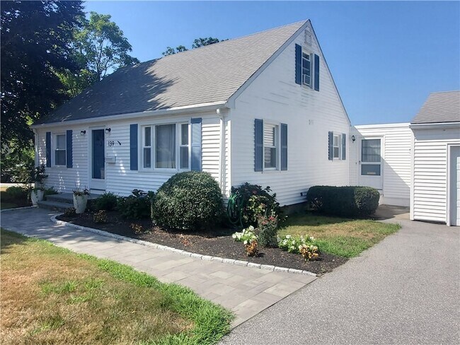 139 Coggeshall Ave