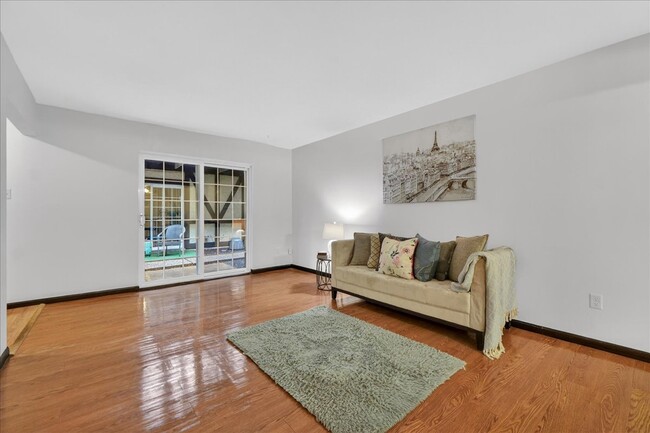 Photo - 1040 Pinegate Dr