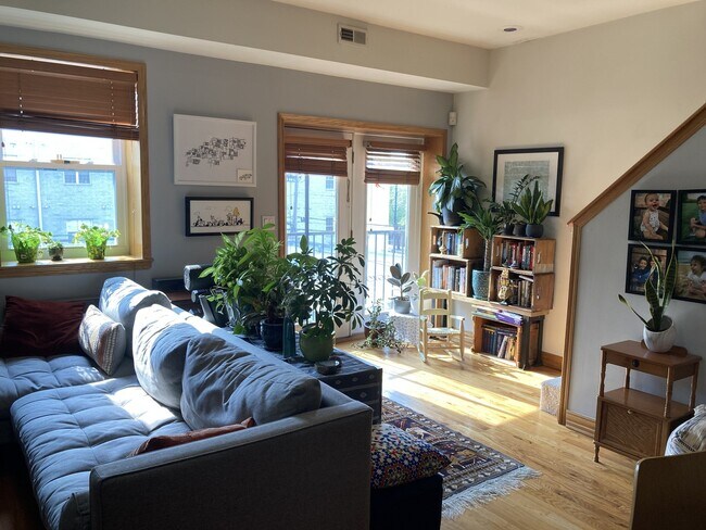 Photo - 2350 N Kedzie Blvd Unit M