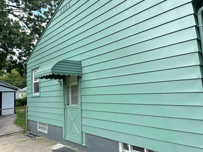 Photo - 131 W Evelyn Ave