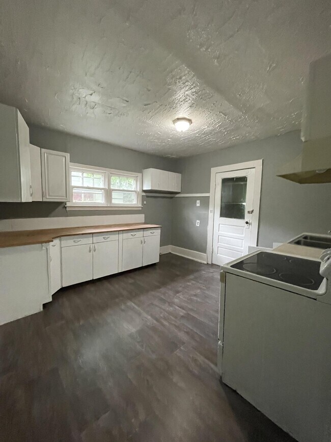 Photo - 2702 Woodside St