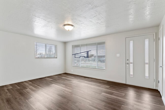 Photo - 138 Lynnwood Dr