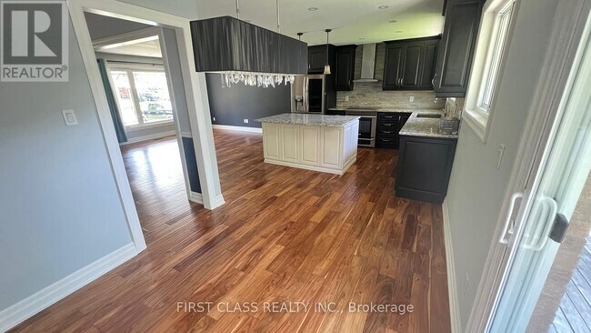 Photo - 3082 Lindenlea Dr