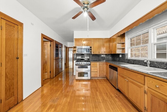 Photo - 5223 W School St Unit 2