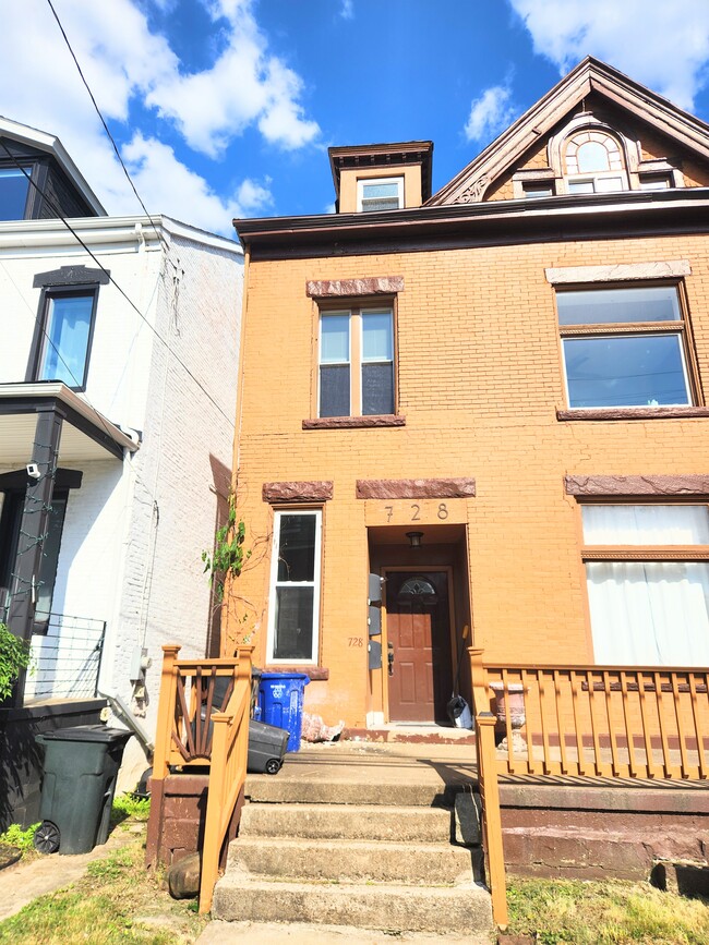 Photo - 728 N Sheridan Ave Unit 3