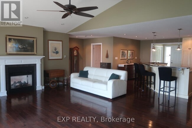 Photo - 2674 Lakeshore Dr