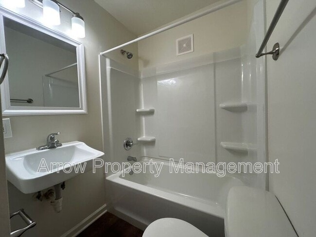 Photo - 609 W 14th St