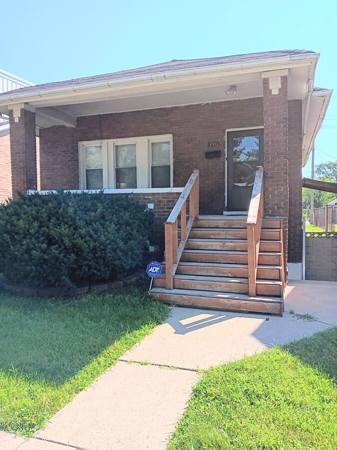 Photo - 3913 Evergreen St Apartment Unit Front