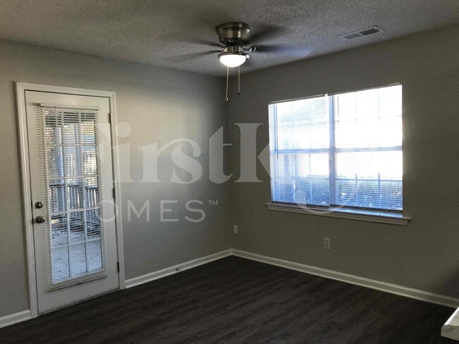 Photo - 182 Cedar Bend Dr