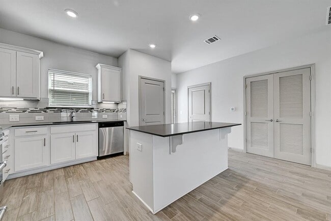 Photo - 5513 Charles Merle Dr.