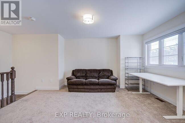 Photo - 4255 Major Mackenzie Dr E