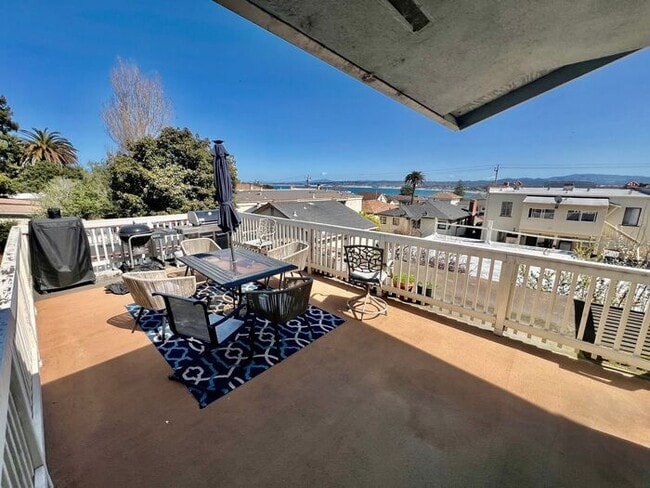 Photo - 2 bedroom 1 bath apartment in Downtown Monterey!