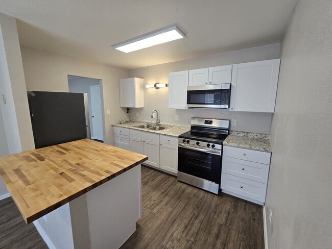 Photo - 349 River Rd