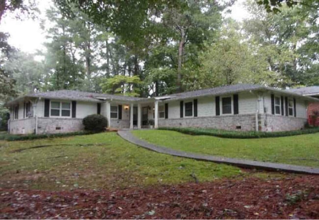 Building Photo - 2758 Amelia Ave
