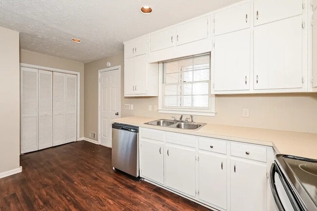 Photo - 2737 King Arthur Ct