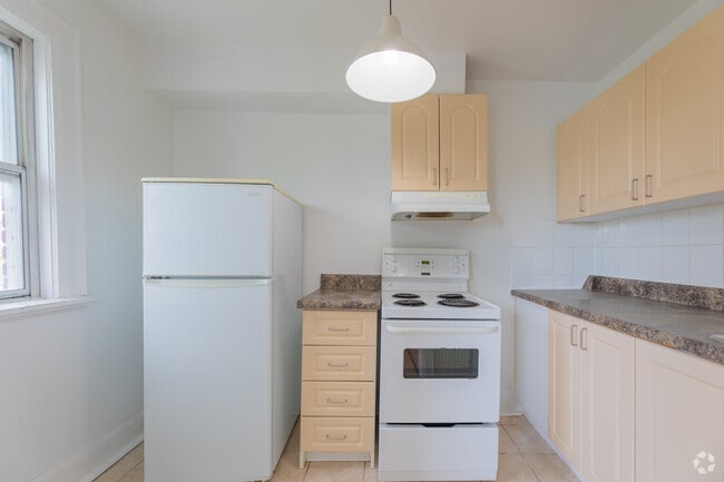 1BR, 1BA - 620SF - Kitchen
