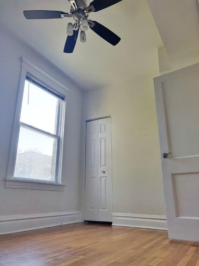 Photo - 3909 W Schubert Ave Unit 2F