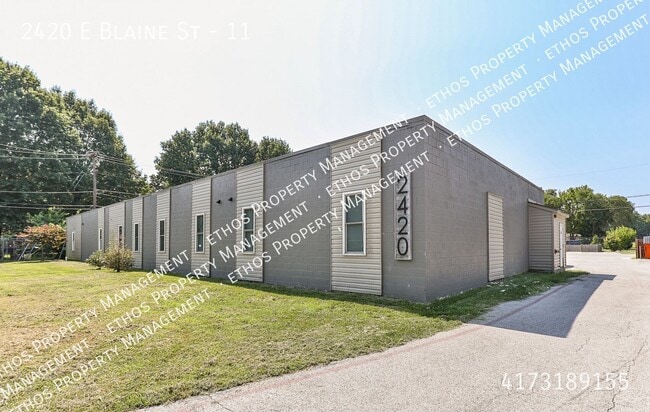 Building Photo - 2420 E Blaine St Unit 11