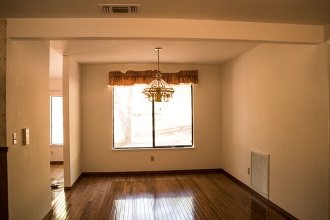 Photo - 16320 Loretta Ln