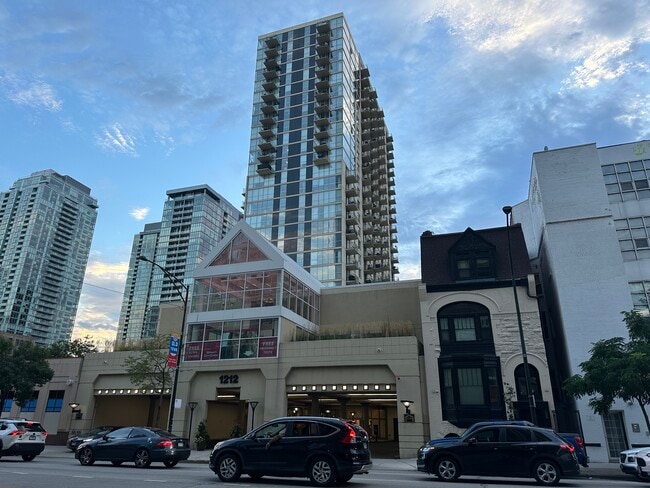 Building Photo - 1212 N La Salle Dr Unit 2604