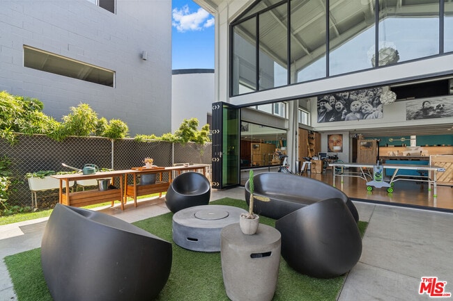 Photo - 548 Rose Ave