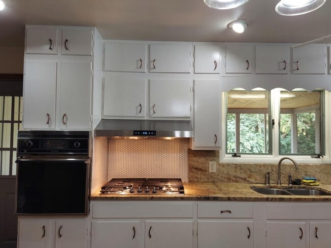 Photo - 5 Mayfair Ct