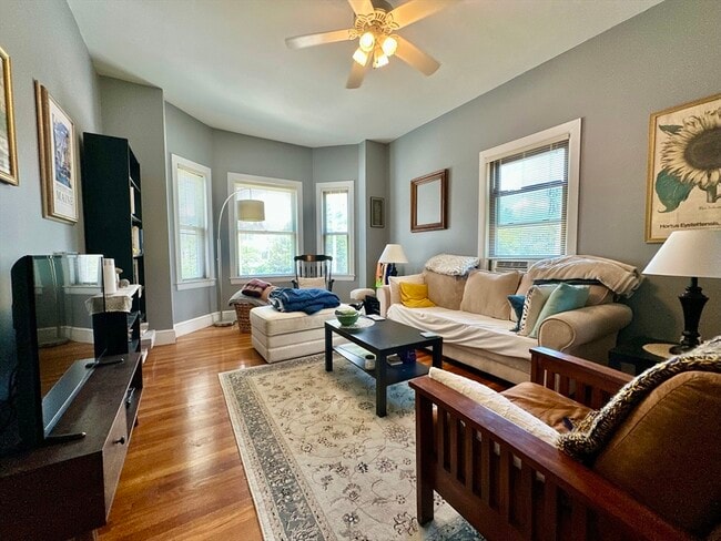 Building Photo - 512 Centre St Unit 2