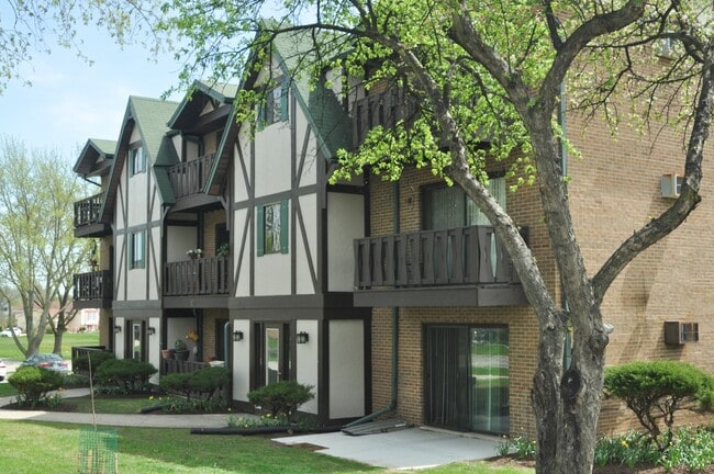 Building Photo - 1110 Chalet Dr Unit 104