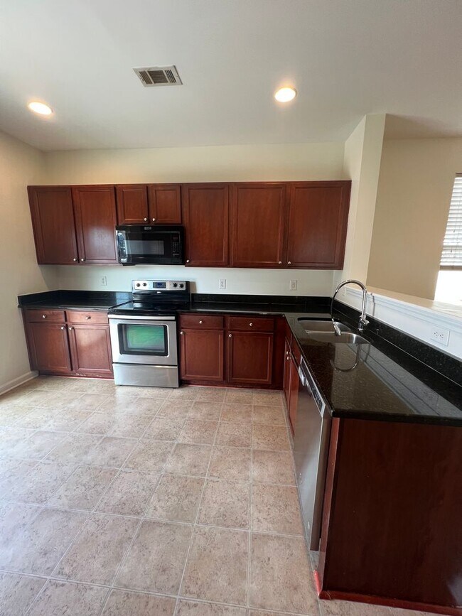 Photo - Four bedroom home in Shadow Moss!!