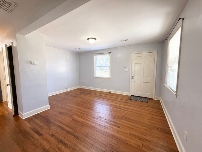 Photo - Charming 2 Bedroom Home With Spacious Yard!