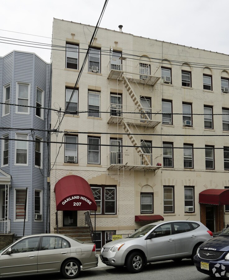 Photo - 207 48TH St