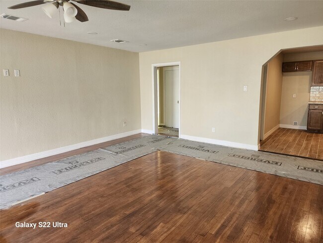 Photo - 702 McDaniel St