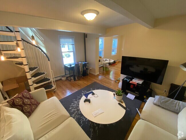 Building Photo - 259 Beacon St Unit R Rental