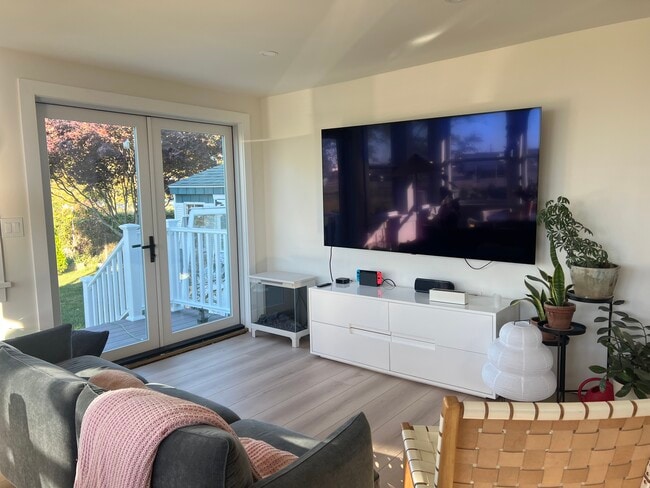 Building Photo - 1 Front St