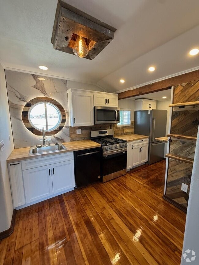 Building Photo - 3684 43rd St Rental