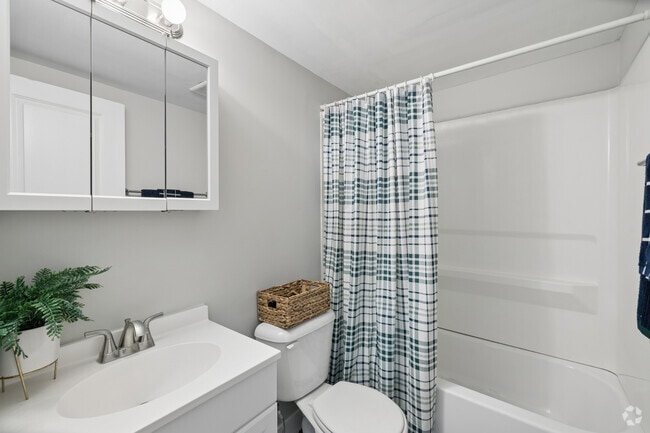 2BR, 1BA - 1,100SF - Primary Bathroom