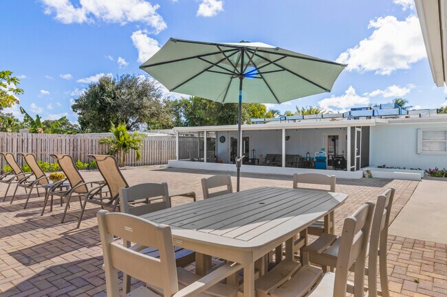 Photo - 215 NE 17th St