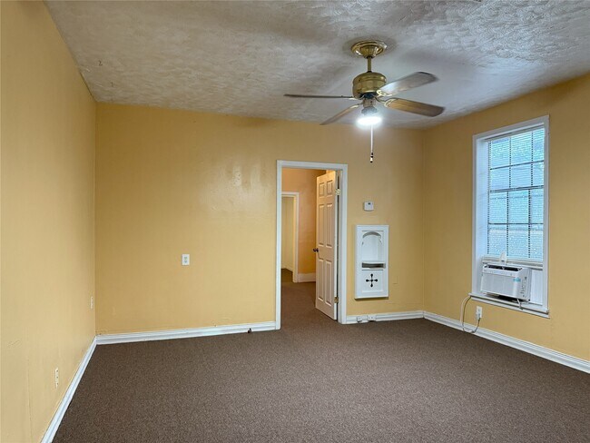 Photo - 723-727 W 27th St