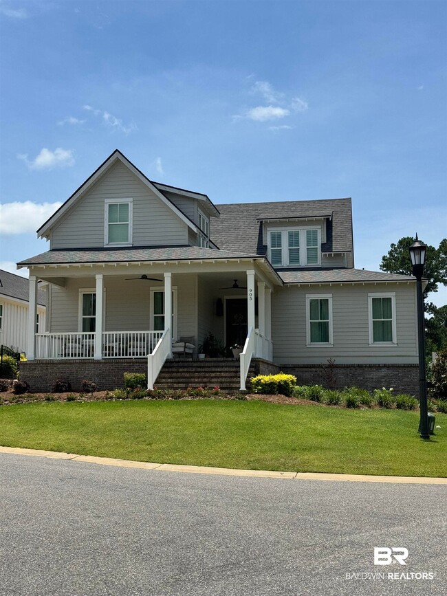Building Photo - 905 Geranium Dr