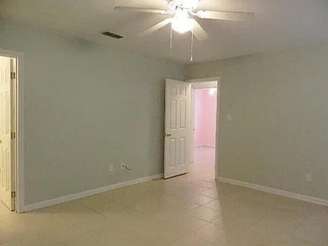 Photo - 7323 Hollis St