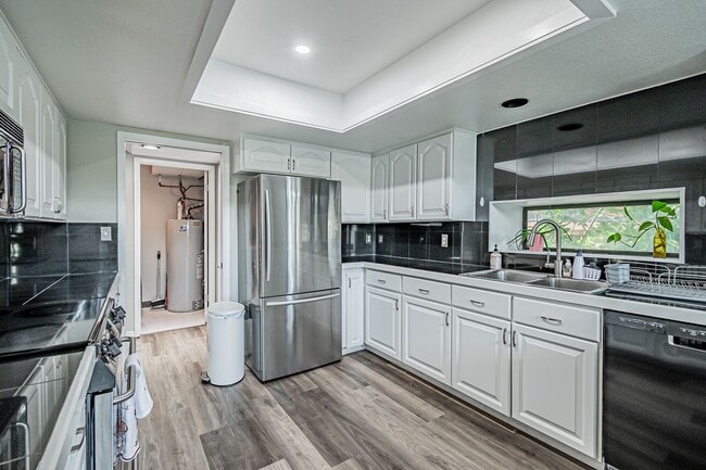 Photo - 3BD, 2.5BA Arapahoe Lake Park Townhome Near DTC