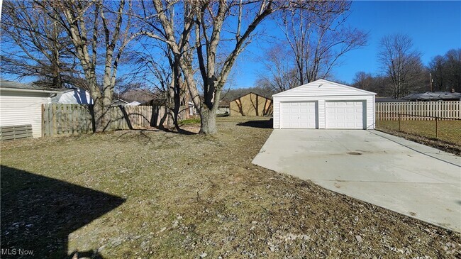 Building Photo - 223 Maplelawn Dr Rental