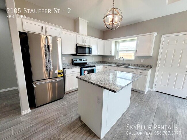 Building Photo - 2105 Stauffer St-2 Unit 2