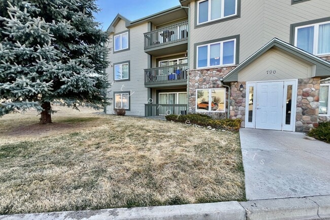 Building Photo - Condo for Rent in New Castle Unit A
