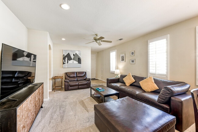80528 Avenida Camarillo