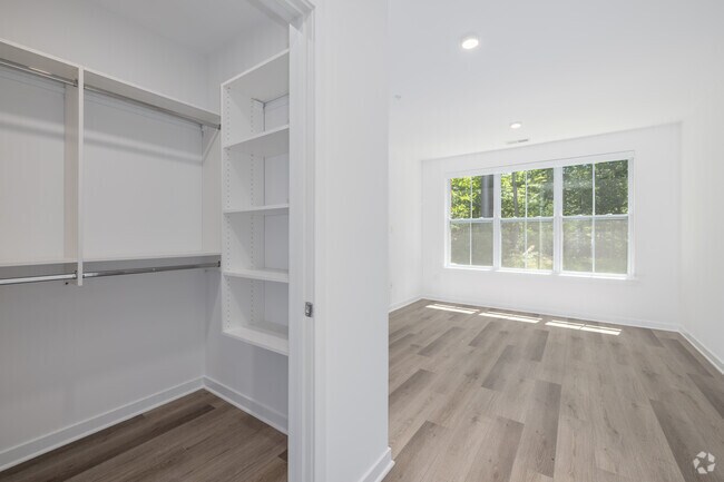 2BR, 2BA - 1,100SF - Primary Bedroom/Walk-in Closet - The Kingsley
