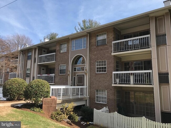 Photo - 1935 Wilson Ln Unit 203